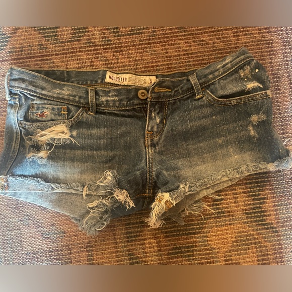 Hollister Jean Shorts Cut Off Raw Hem Frayed Destroyed Jeans Size 3 Dark Wash - Picture 5 of 9